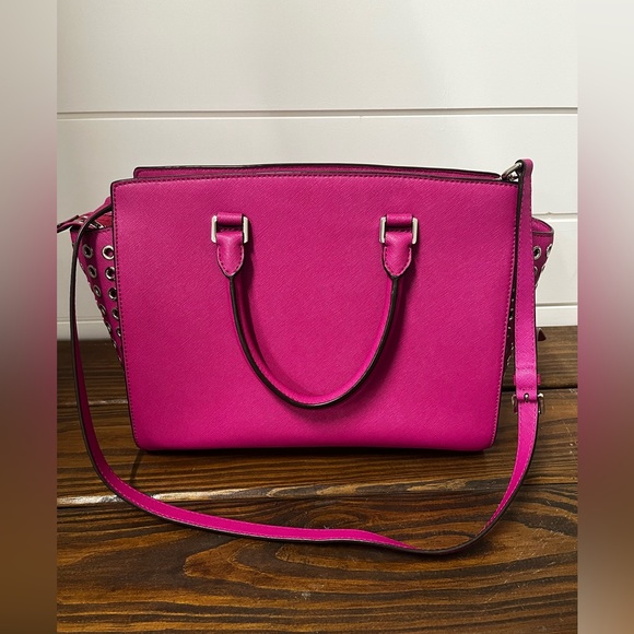 Michael Kors magenta purse - Picture 2 of 12